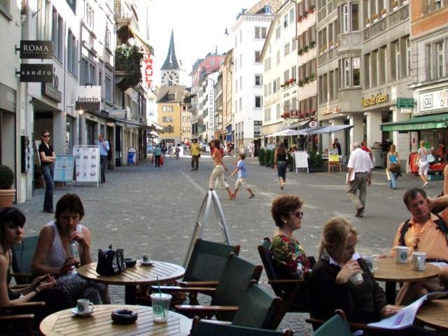 Pedestrian Area Close To Bahnhofstrasse Zürih Dış mekan fotoğraf